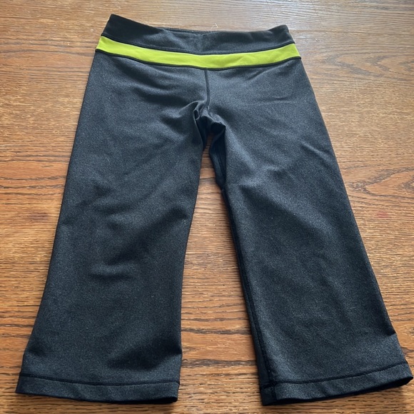 Lululemon Athletica Grove Capri Pants Size 6 - Picture 2 of 7